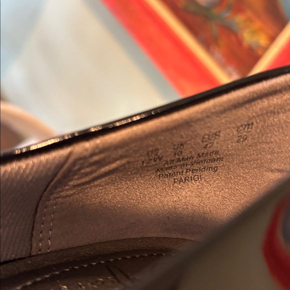 Life Stride Black Patent Leather Parigi Pumps - Picture 8 of 10